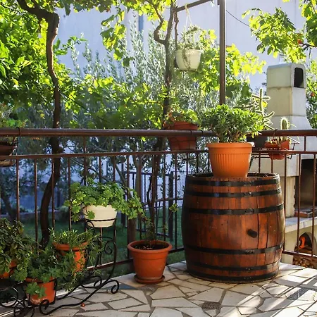 Stone Sun Apartment